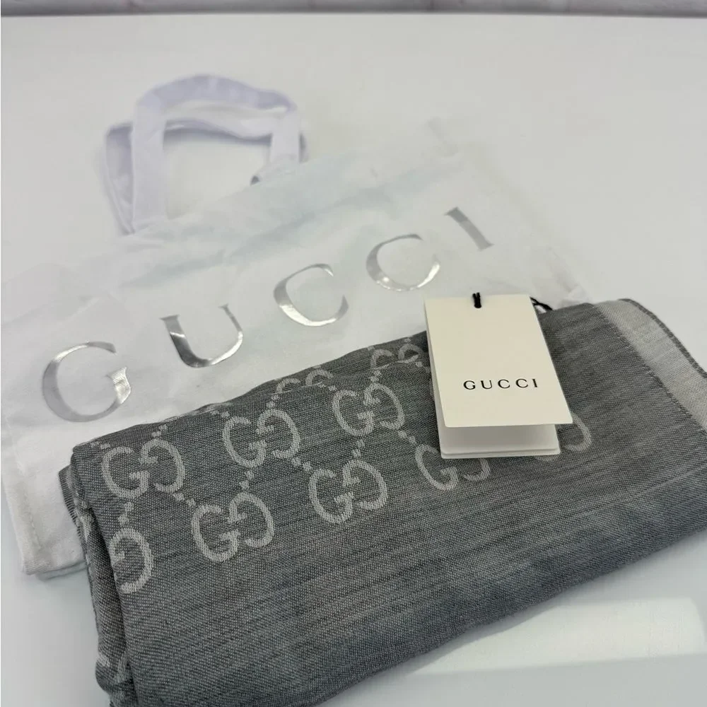 Gucci NWT Gray Monogram GG Wool/Silk Fringe Patterned Scarf 165904